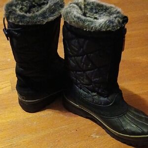 Boss Black Quilted Winter Boots with Fur Trim